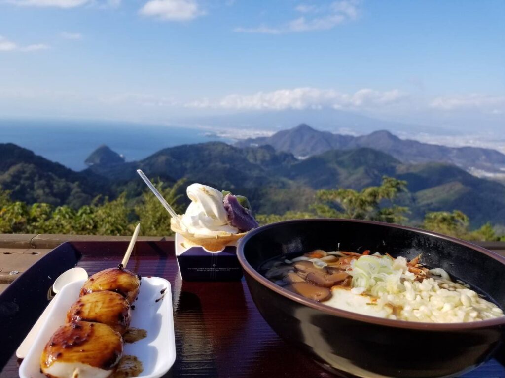 伊豆パノラマパークの山頂の富士見テラス