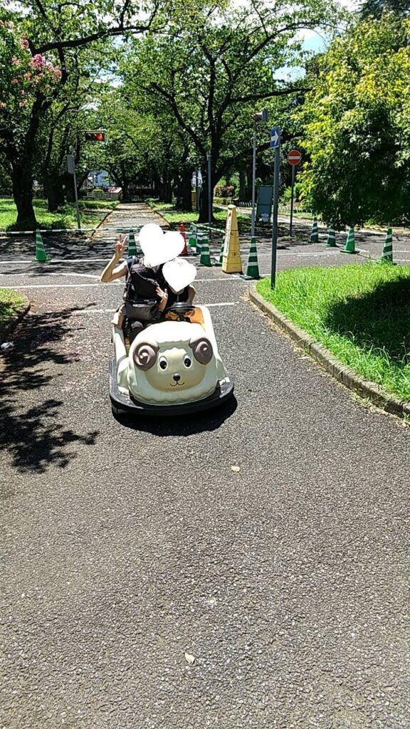 東京都足立区の北鹿浜公園のバッテリーカー