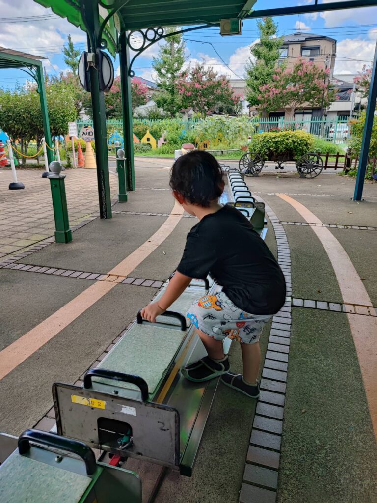 東京都足立区の北鹿浜公園のミニ列車