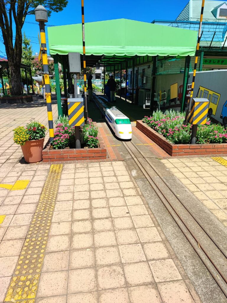 東京都足立区の北鹿浜公園のミニ列車