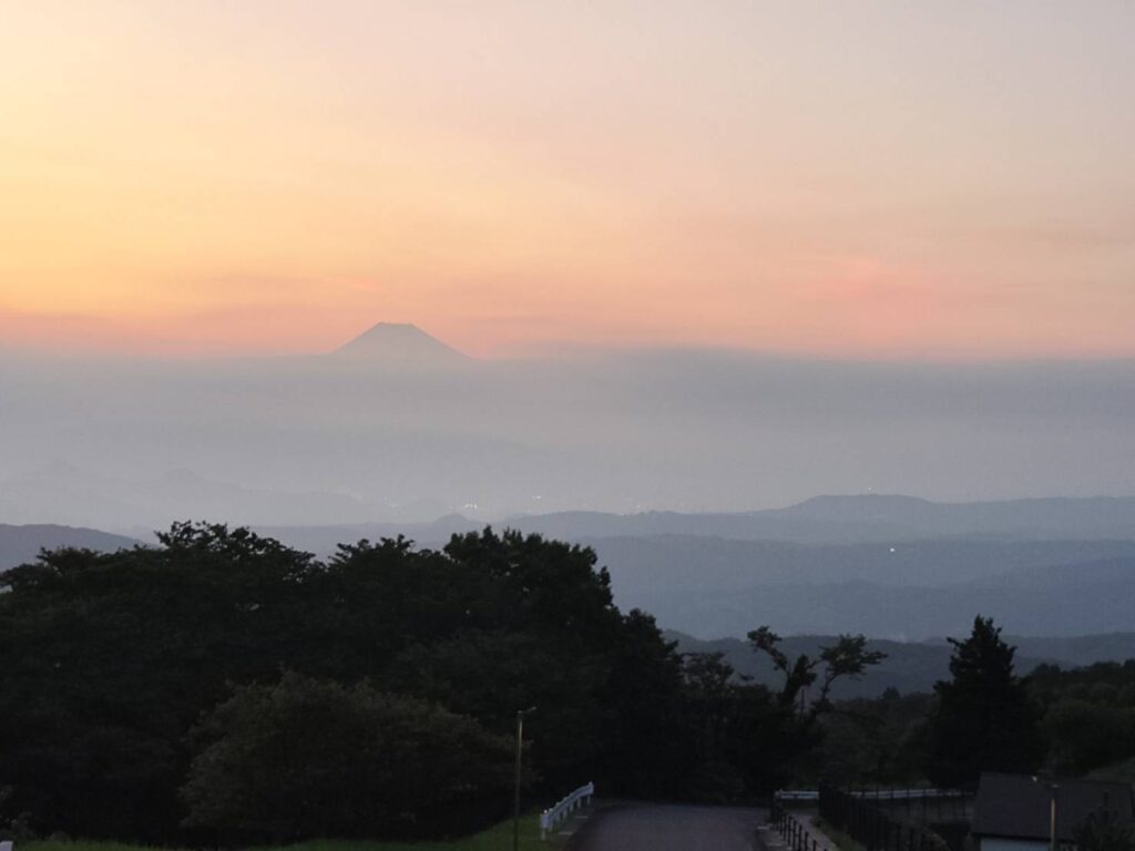 富士陽光ホテルの部屋から見る富士山