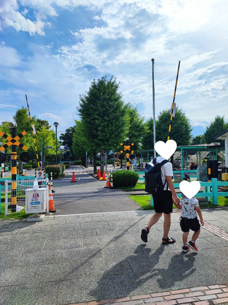 新宿交通公園内の踏切