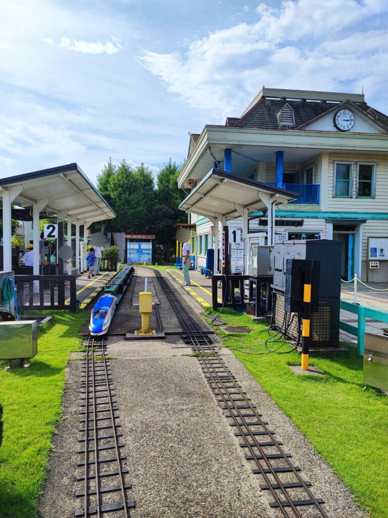 新宿交通公園内のホーム