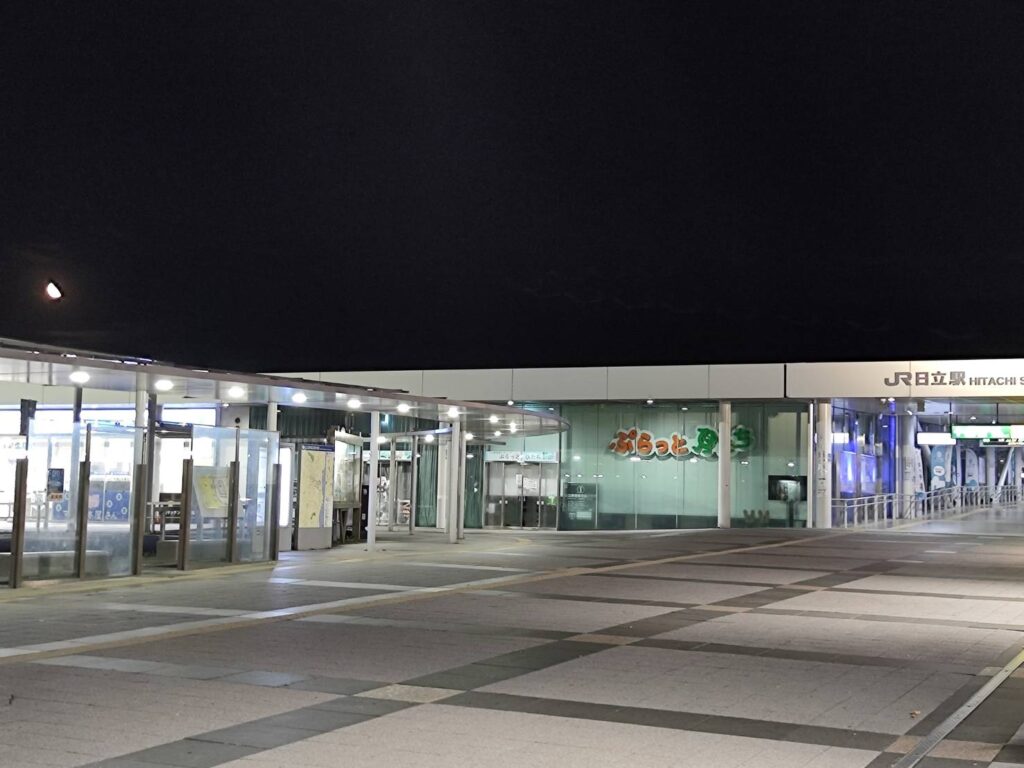 夜のJR日立駅