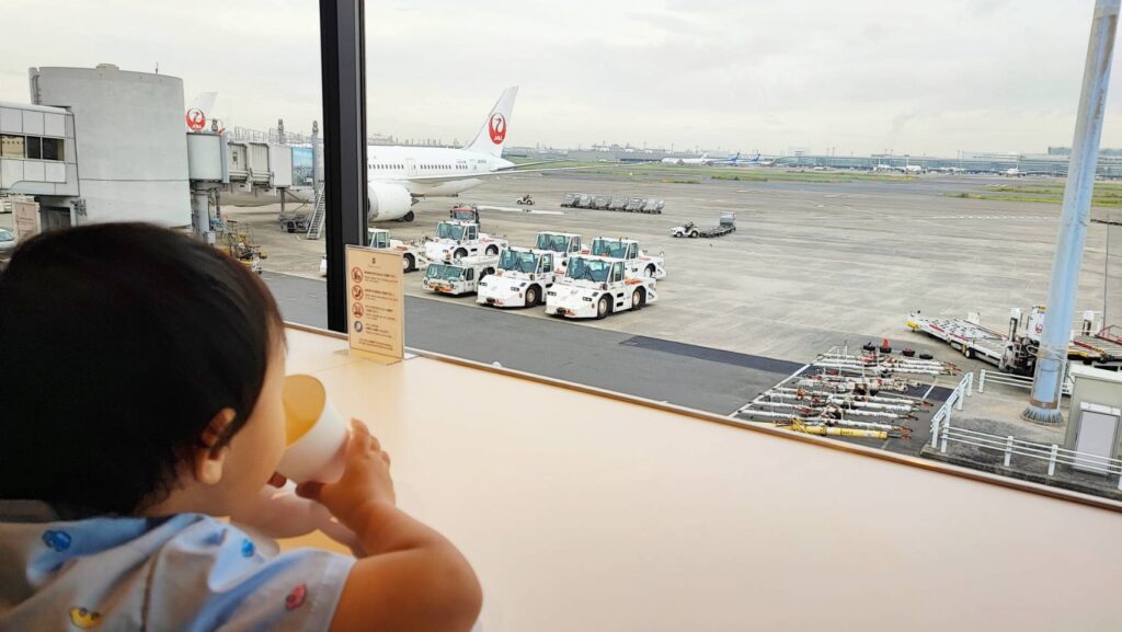 羽田空港のラウンジ