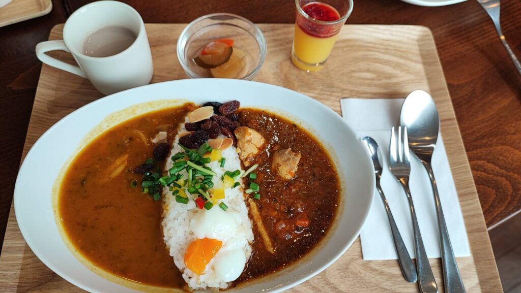 金澤ななほしカレーの季節のカレー＆チキンカレー