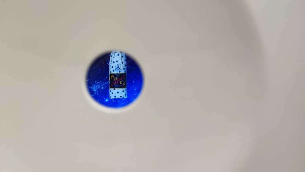 カルピス工場の巨大カルピスのオブ所ののぞき穴