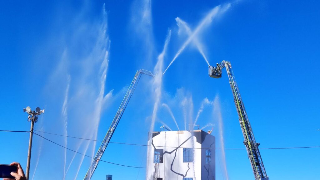 千葉市消防出初式の一斉放水