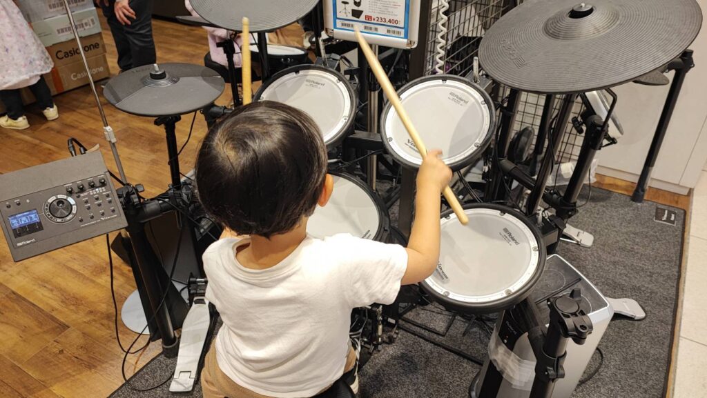 有明ガーデンの島村楽器でドラム体験