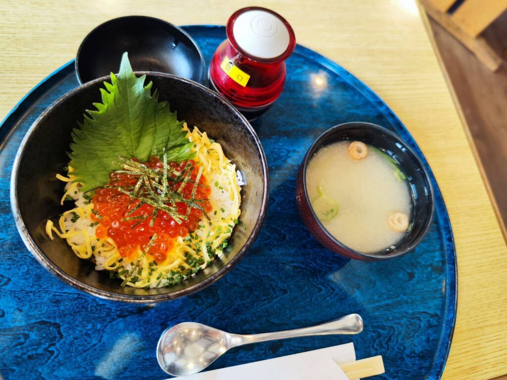 カモンワーフ「ふくの関」のお子様メニューのいくら丼
