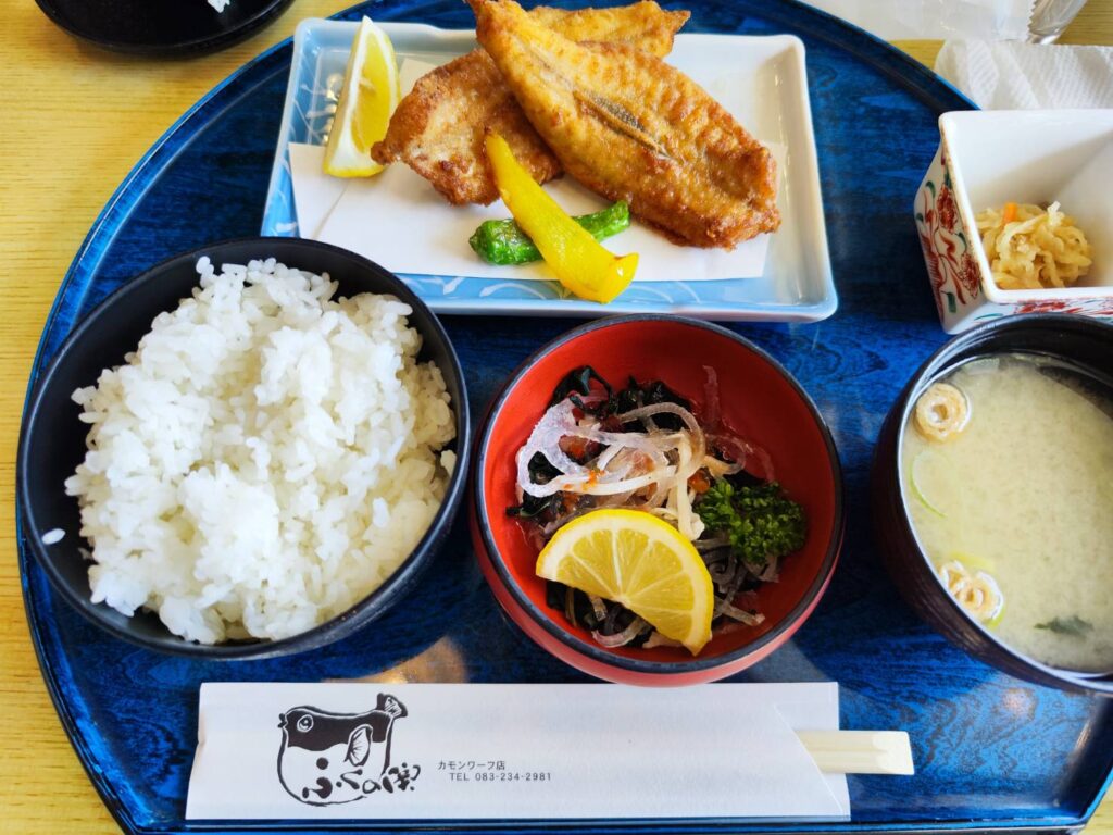 カモンワーフ「ふくの関」のふぐの唐揚げ定食
