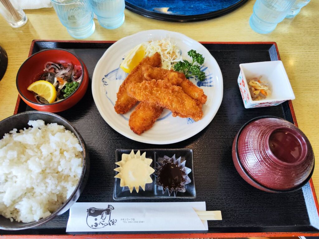 カモンワーフ「ふくの関」のふぐのフライ定食