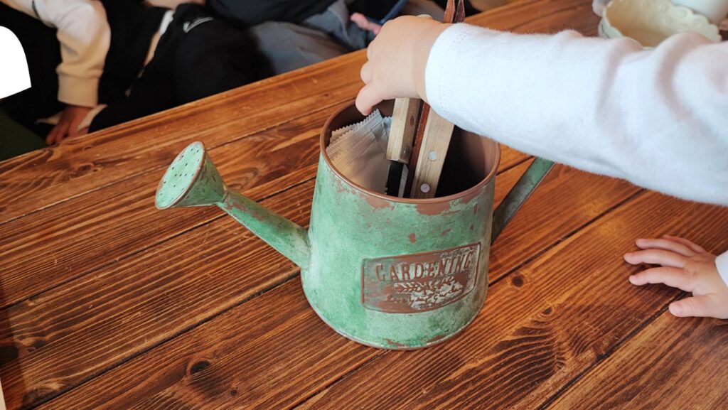 花cafe kokiaのカトラリー入れのじょうろ