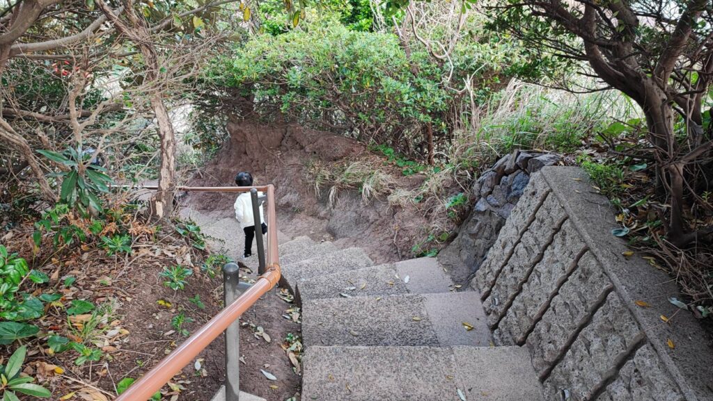 元乃隅神社の入り口に向かう階段