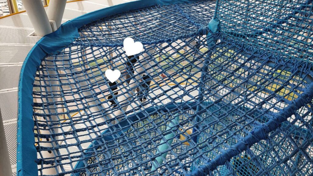 海峡こども広場のスロープ