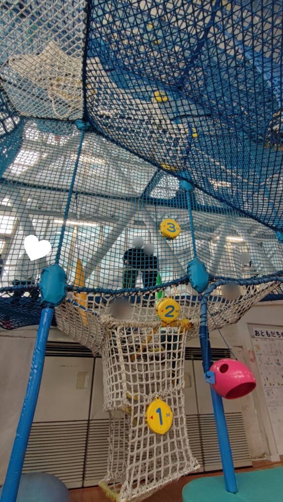 海峡こども広場のネット遊具