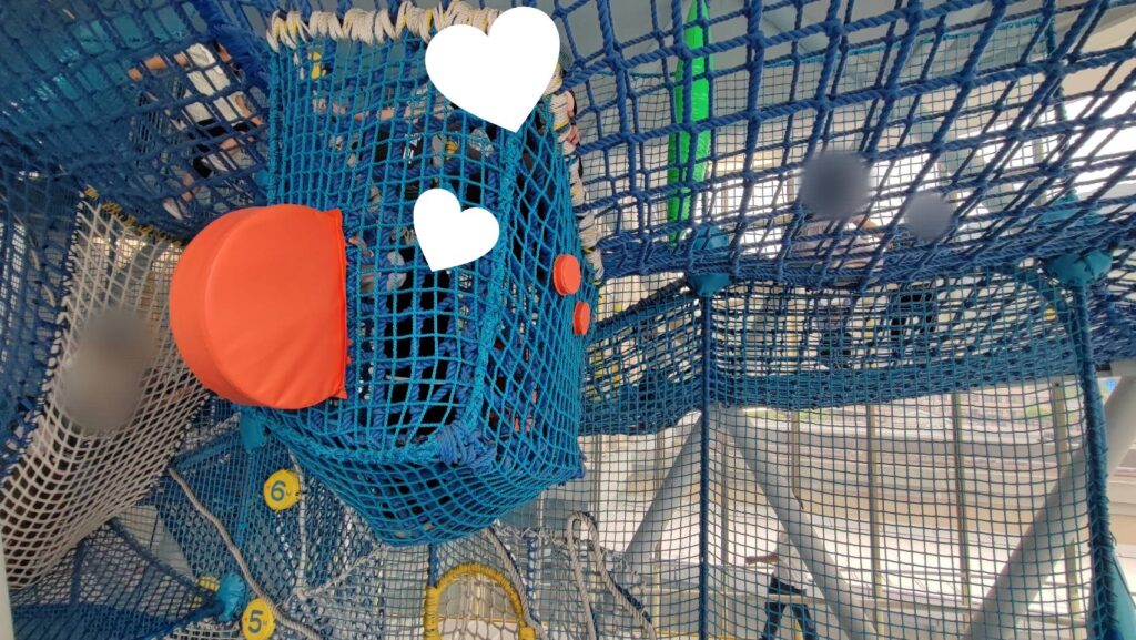 海峡こども広場のネット遊具
