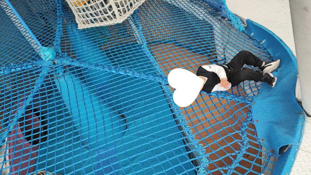 海峡こども広場のネット遊具