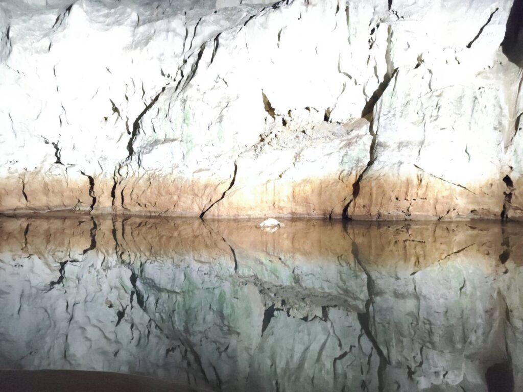 秋芳洞内の水