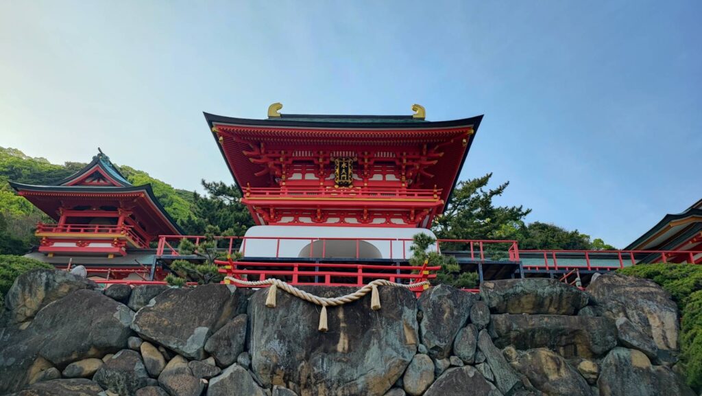 竜宮城をイメージして建立された赤間神宮