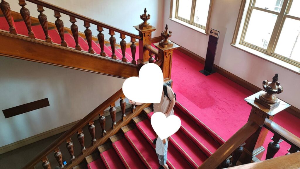 文翔館の中央階段