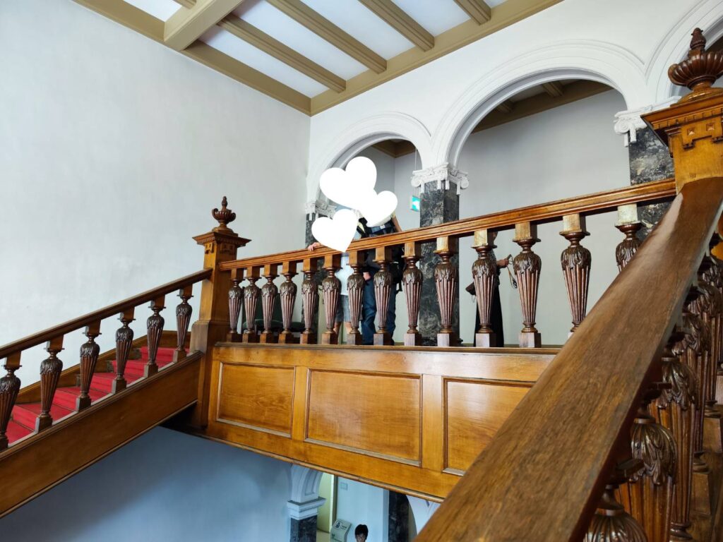 文翔館の中央階段