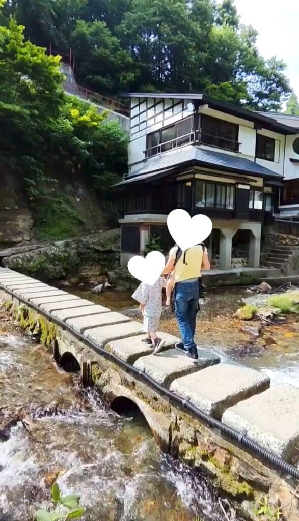 白銀の滝の展望台へ向かう時に渡る橋