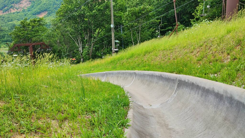 上の台ゲレンデのスーパースライダーがすべる道