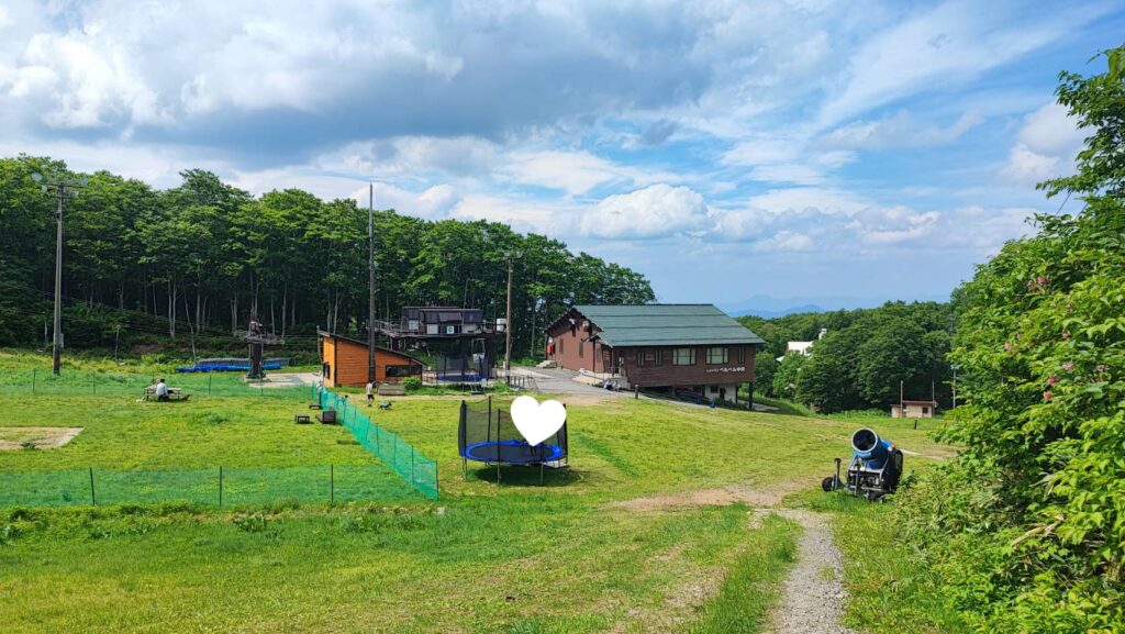 蔵王中央ロープウェイの鳥兜駅からドッコ沼へ歩く道