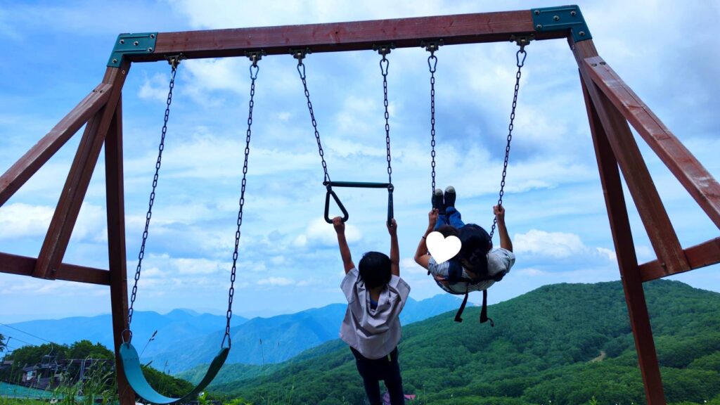 蔵王中央ロープウェイの鳥兜駅にある空中ブランコ