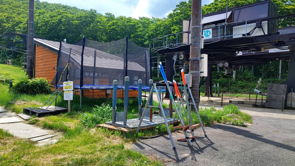 蔵王中央ロープウェイの鳥兜駅にある竹馬