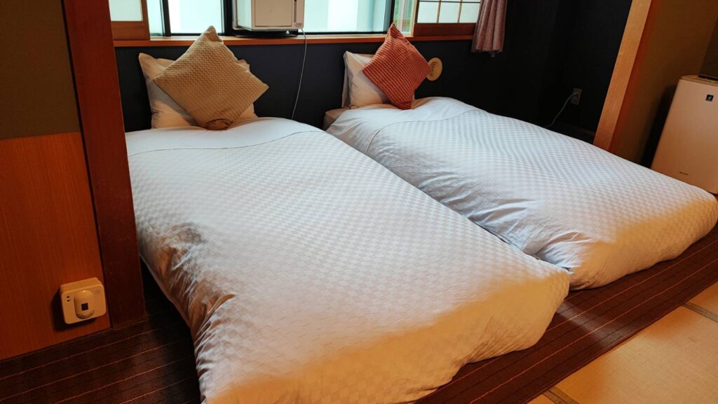 名湯舎 創のベッド