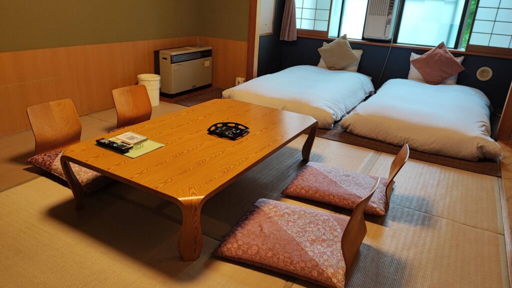 名湯舎 創の内観