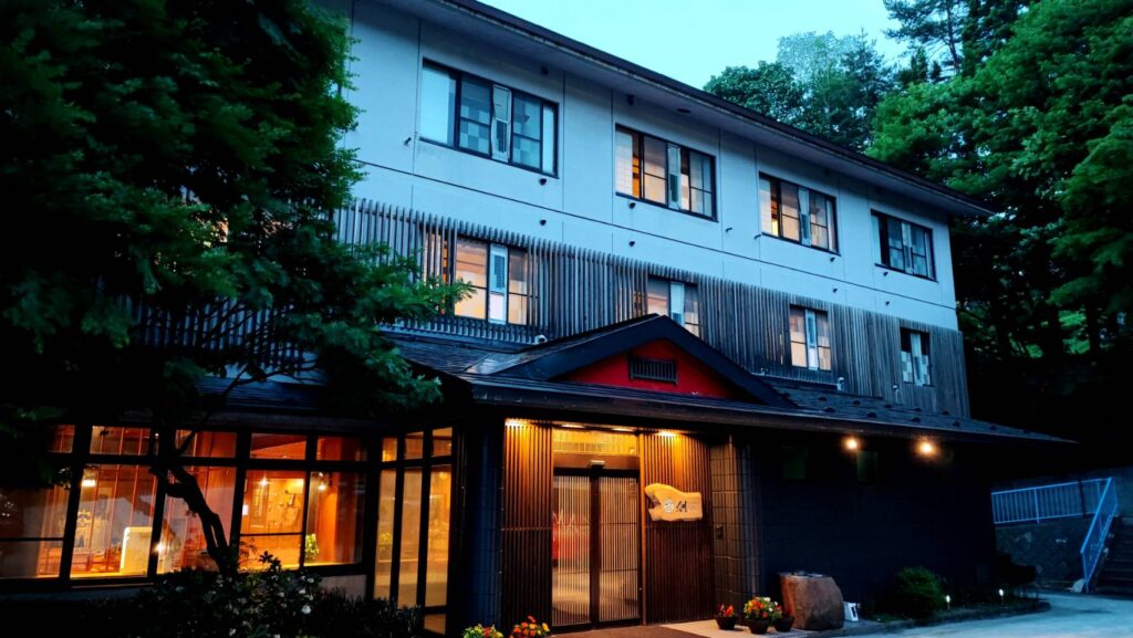 名湯舎創の外観