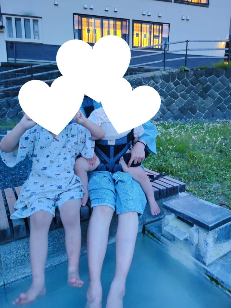 名湯舎 創のそばにある足湯