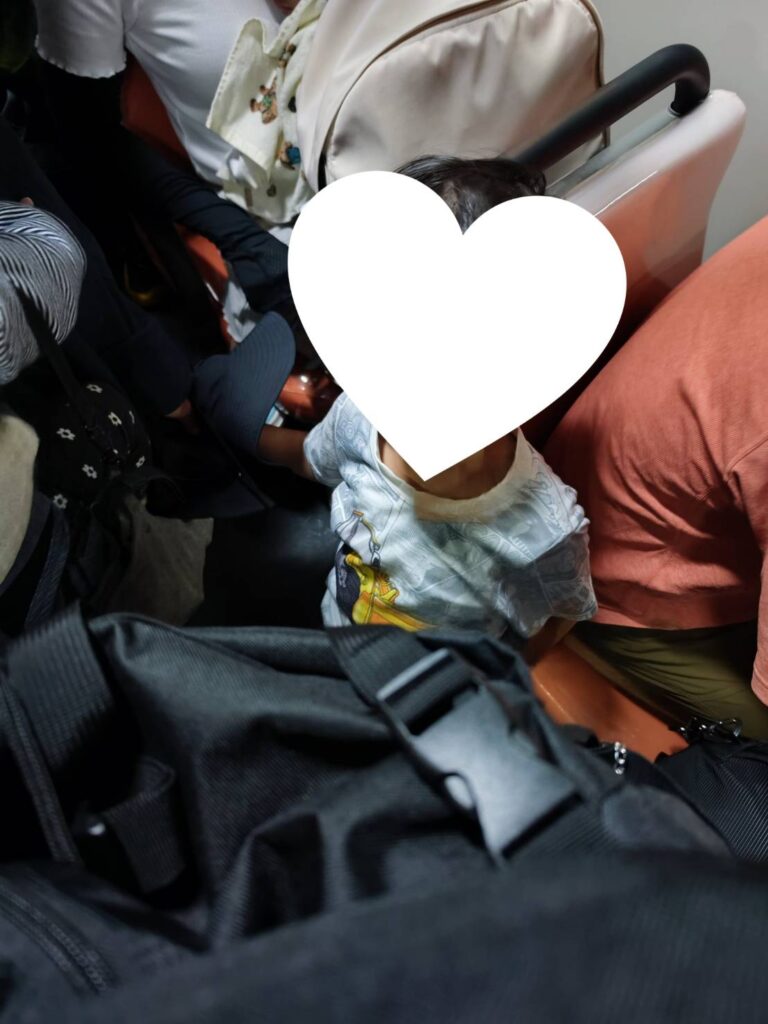 扇沢に向かう電気バスの車内