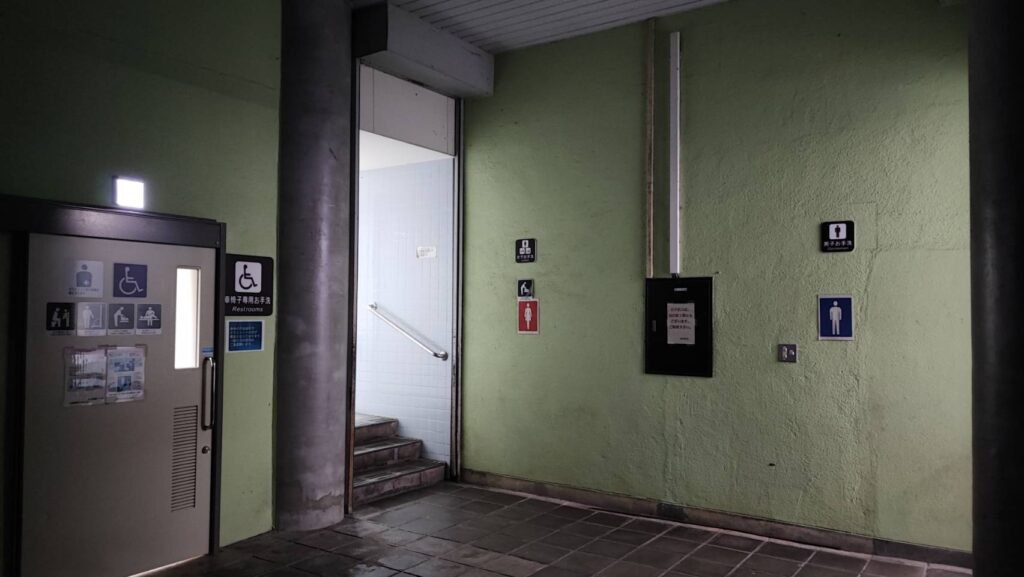 扇沢駐車場のトイレ