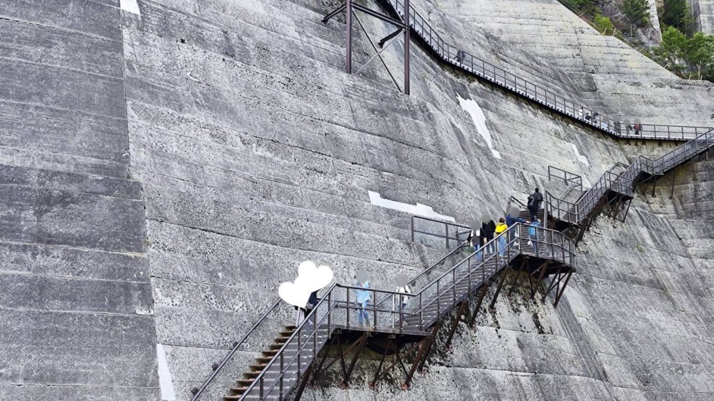 黒部ダムの階段