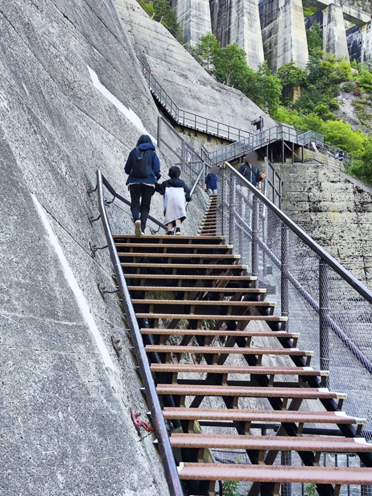 黒部ダムの階段