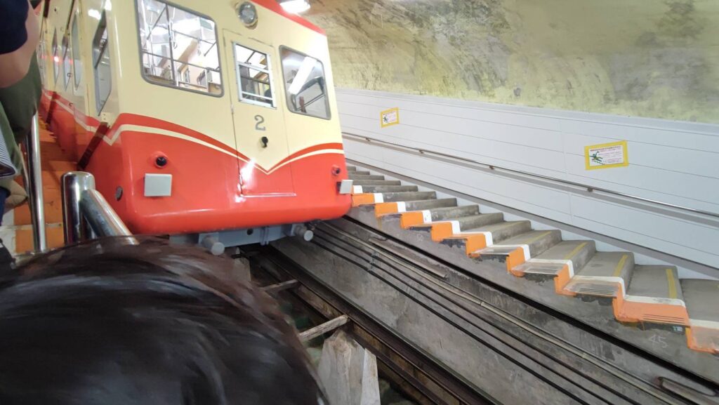 黒部湖のケーブルカー